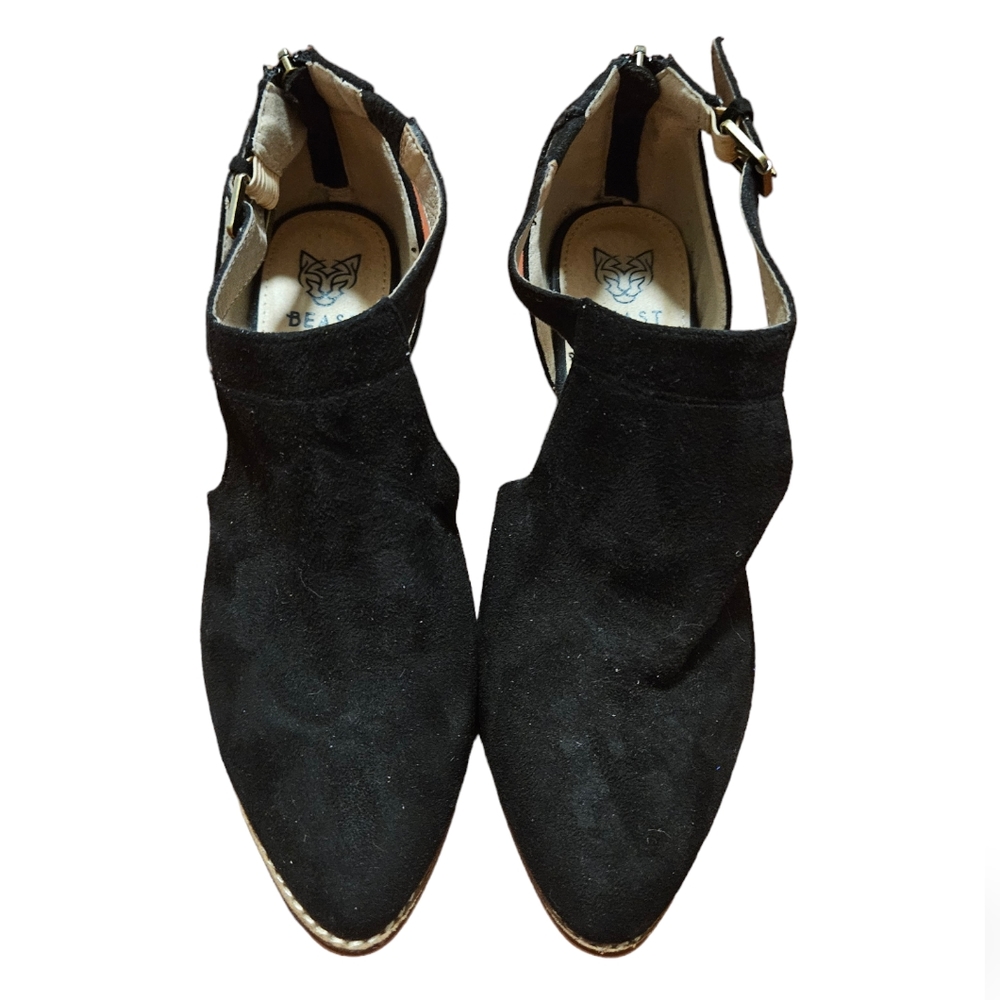 Beast Fashion Women's Carrie Closed Toe Heels